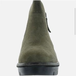 Clarks Dark Olive Airabell Side-Zip Suede Boot. Size 9 M
